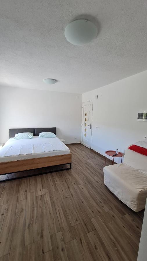 Apartmani Mlinar - Studio Apartment Grebastica Exterior photo